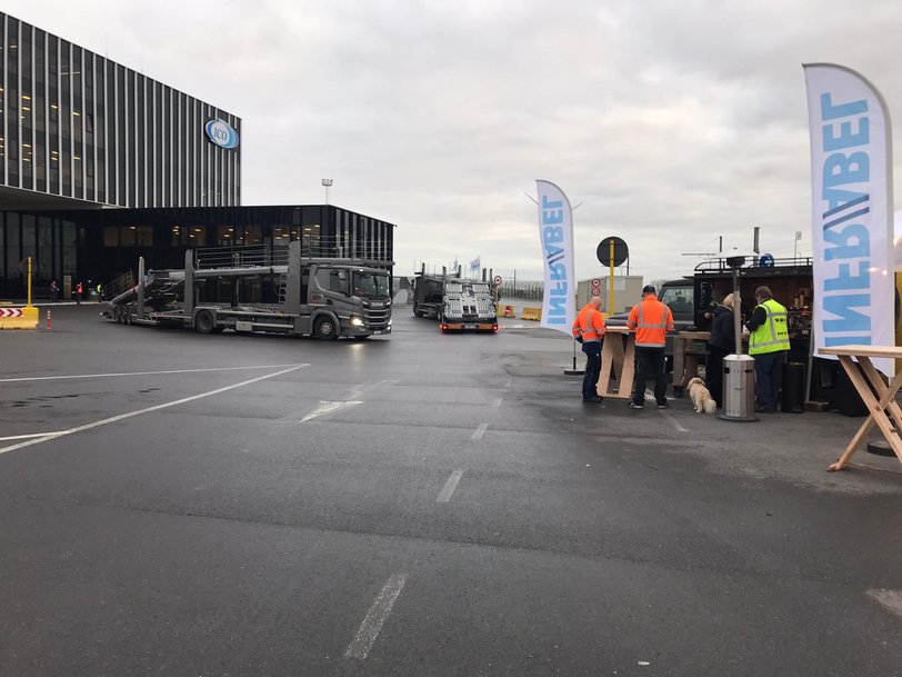 Infrabel sensibiliseert met geurverfrissers en koffie aan overwegen in havens van Antwerpen en Zeebrugge